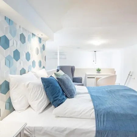 Trendy Downtown Hideaway Apartment