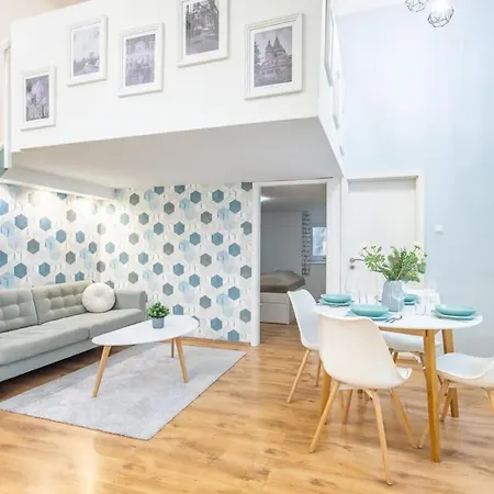 Trendy Downtown Hideaway *